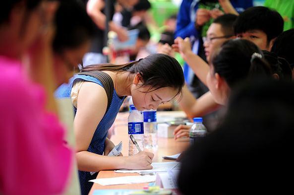 女人越老越吃香的职业冷门,学什么技术最赚钱女